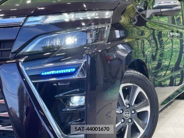 Toyota VOXY 2018-08 370293-11