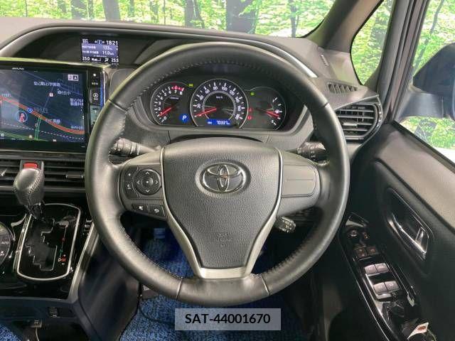 Toyota VOXY 2018-08 370293-10