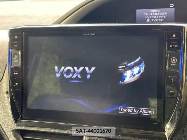 Toyota VOXY 2018-08 370293-2