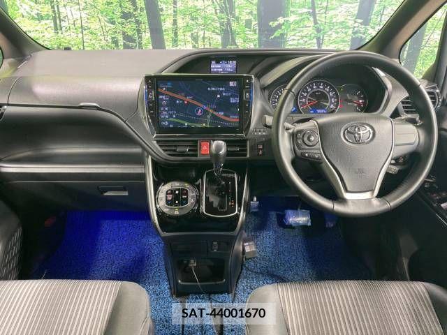 Toyota VOXY 2018-08 370293-1