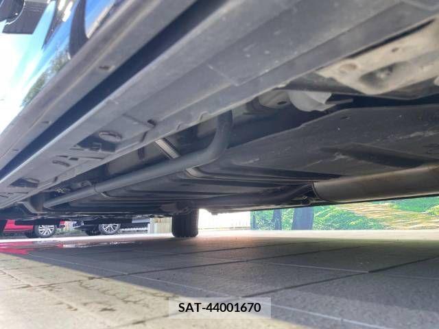 Toyota VOXY 2018-08 370293-19