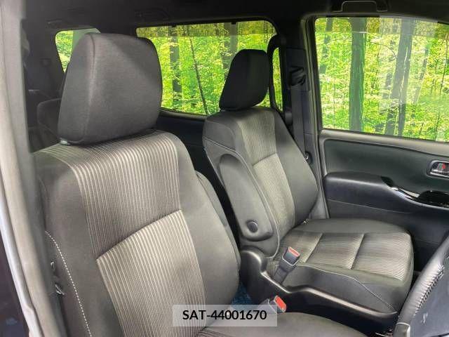 Toyota VOXY 2018-08 370293-6