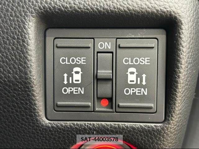 Honda N BOX CUSTOM 2018-03 221475-6