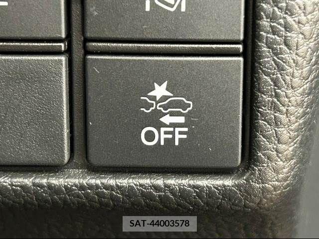 Honda N BOX CUSTOM 2018-03 221475-7