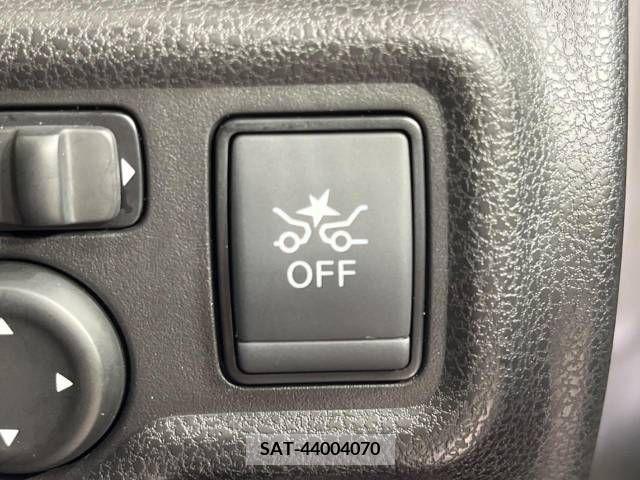 Nissan NOTE 2017-04 213469-3