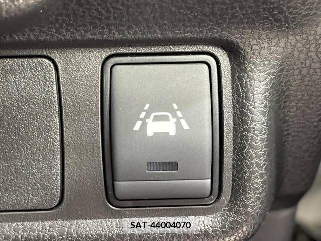 Nissan NOTE 2017-04 213469-6