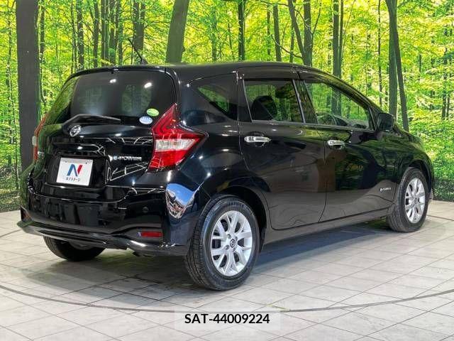 Nissan NOTE 2018-10 255719-17