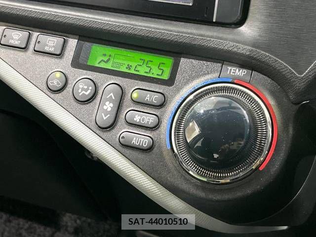 Toyota AQUA 2013-08 314163-5