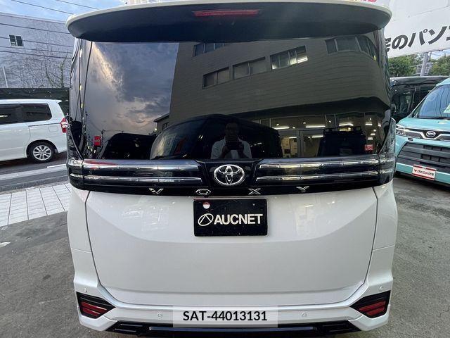 Toyota VOXY 2022-10 342740-4