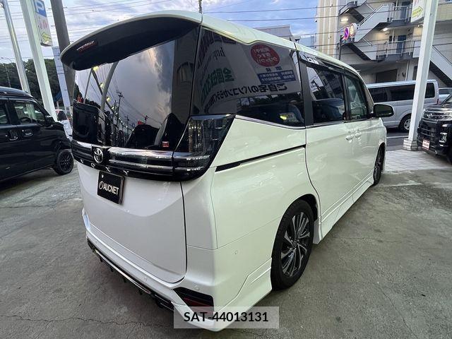 Toyota VOXY 2022-10 342740-3
