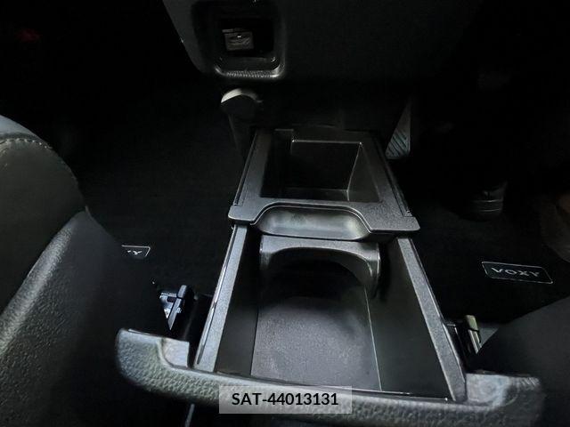 Toyota VOXY 2022-10 342740-21