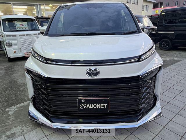 Toyota VOXY 2022-10 342740-1