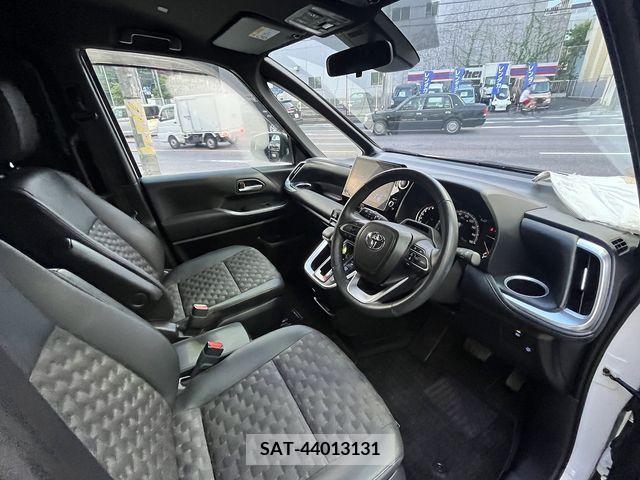 Toyota VOXY 2022-10 342740-22