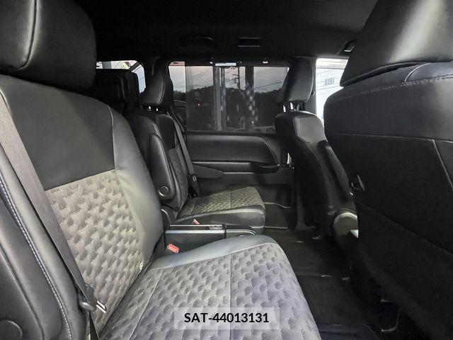 Toyota VOXY 2022-10 342740-23