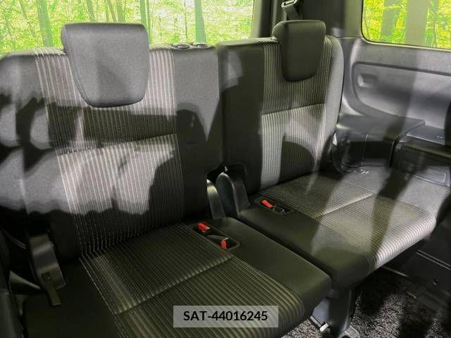 Toyota VOXY 2019-06 337457-10