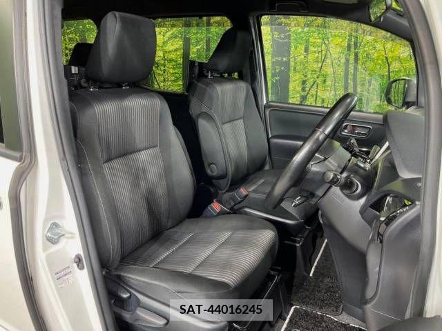 Toyota VOXY 2019-06 337457-8
