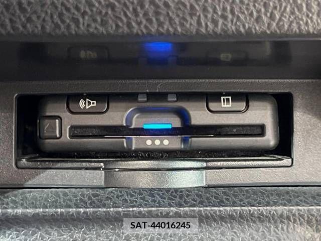 Toyota VOXY 2019-06 337457-7