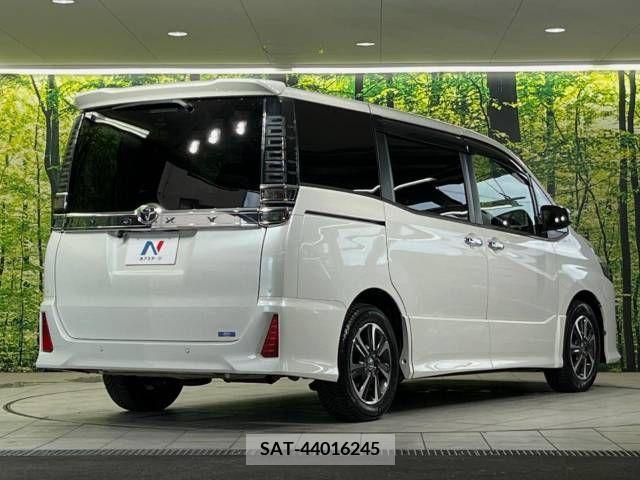Toyota VOXY 2019-06 337457-18