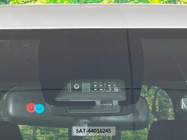 Toyota VOXY 2019-06 337457-4