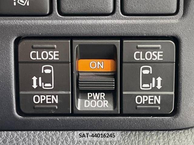 Toyota VOXY 2019-06 337457-3