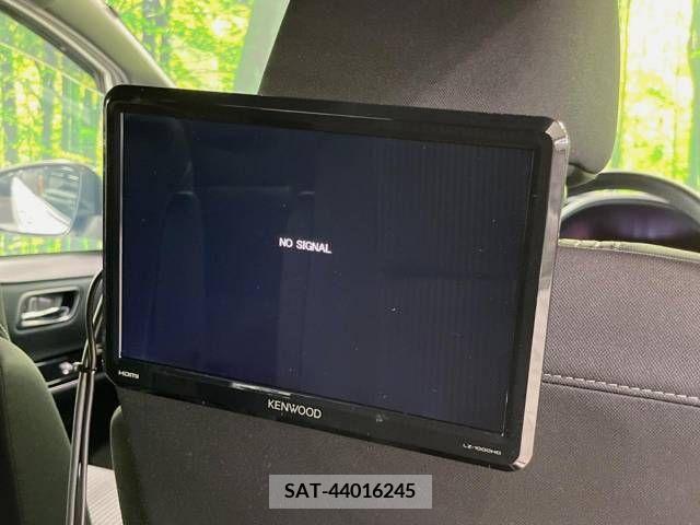 Toyota VOXY 2019-06 337457-2
