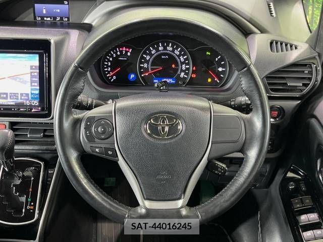 Toyota VOXY 2019-06 337457-12