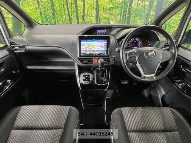 Toyota VOXY 2019-06 337457-1