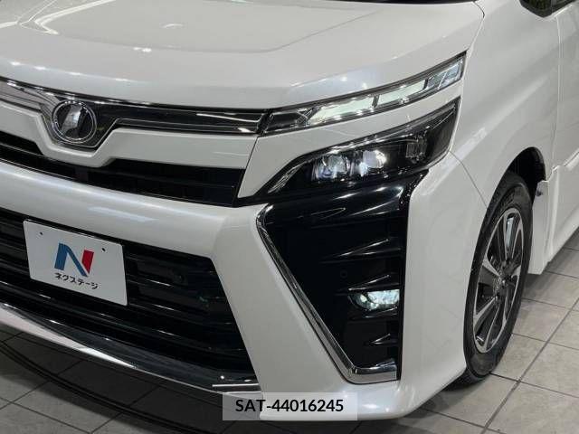 Toyota VOXY 2019-06 337457-13