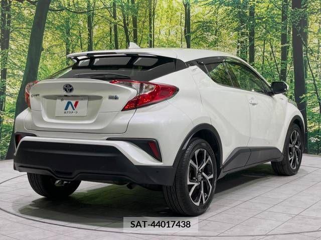 Toyota C-HR 2017-08 222053-17