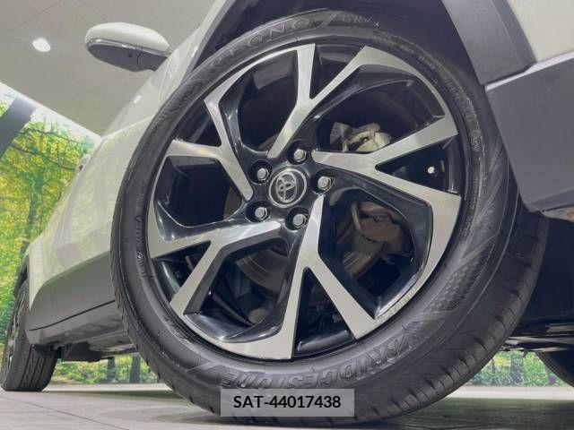Toyota C-HR 2017-08 222053-13