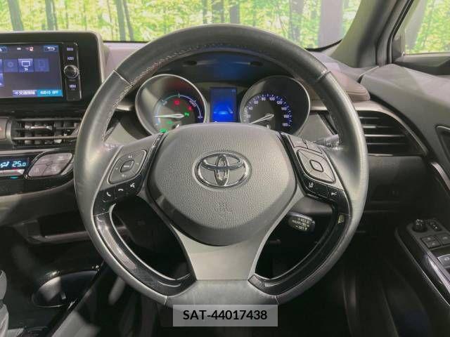 Toyota C-HR 2017-08 222053-11