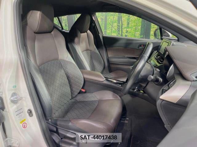 Toyota C-HR 2017-08 222053-8