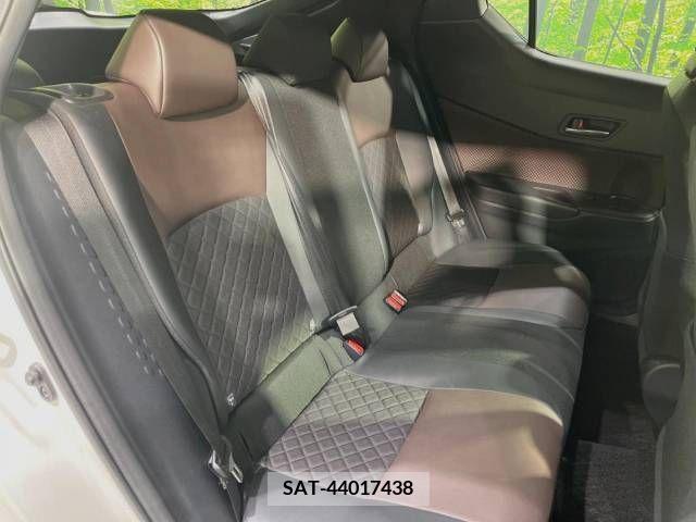 Toyota C-HR 2017-08 222053-9