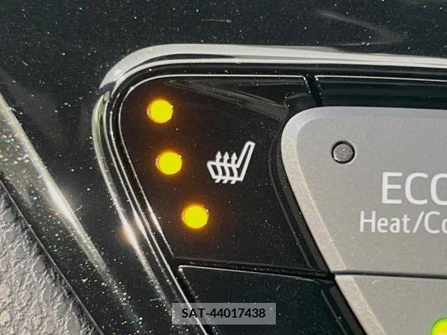 Toyota C-HR 2017-08 222053-6
