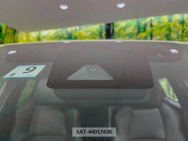 Toyota C-HR 2017-08 222053-4