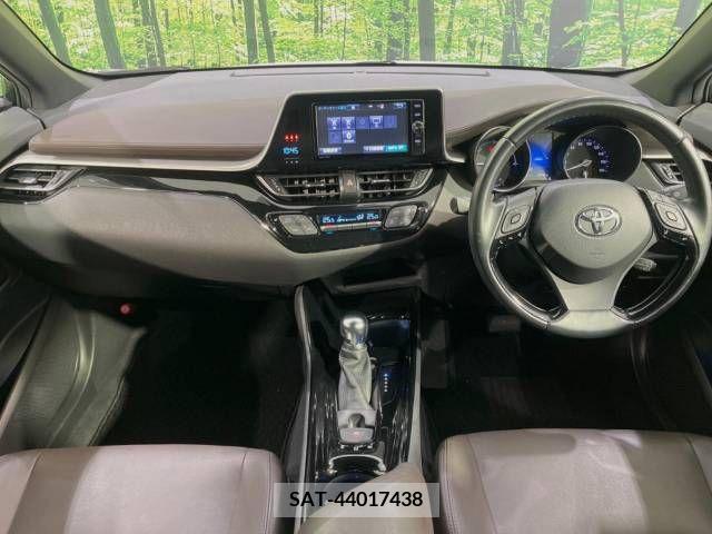 Toyota C-HR 2017-08 222053-1