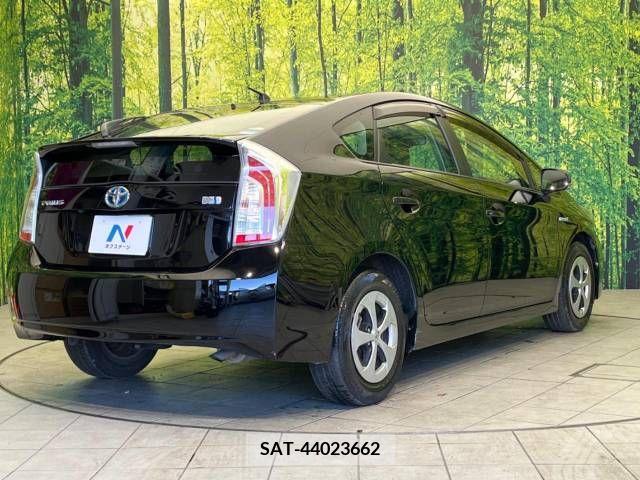 Toyota PRIUS 2014-01 220885-17