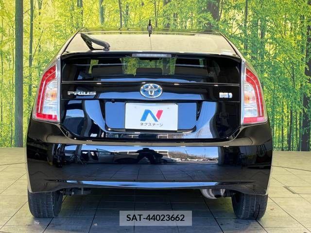 Toyota PRIUS 2014-01 220885-15