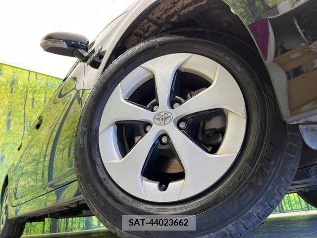 Toyota PRIUS 2014-01 220885-13