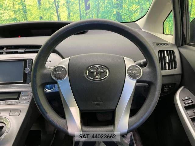 Toyota PRIUS 2014-01 220885-11