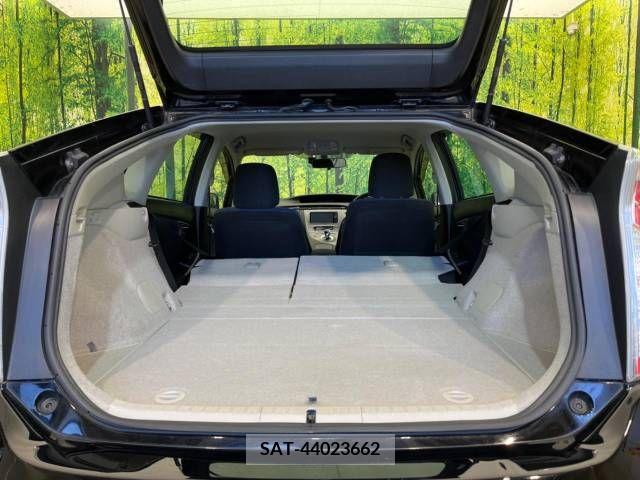 Toyota PRIUS 2014-01 220885-10