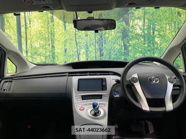 Toyota PRIUS 2014-01 220885-1