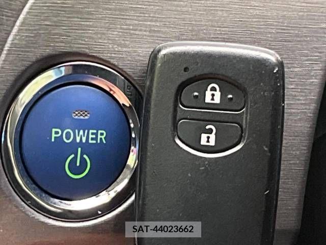 Toyota PRIUS 2014-01 220885-5