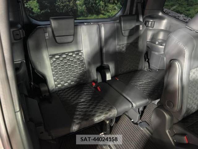 Toyota VOXY 2023-05 378397-10