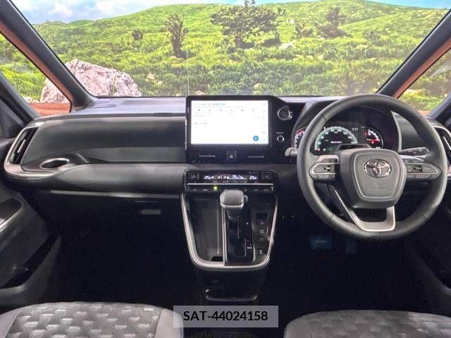 Toyota VOXY 2023-05 378397-1