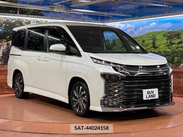Toyota VOXY 2023-05 378397-17