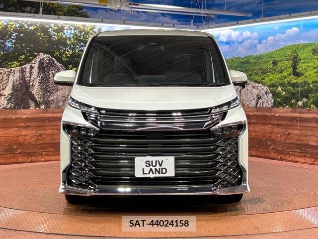 Toyota VOXY 2023-05 378397-15