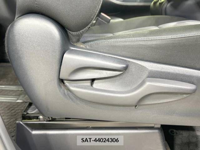 Toyota VOXY 2015-06 336666-6