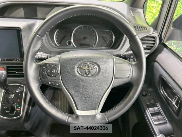 Toyota VOXY 2015-06 336666-11