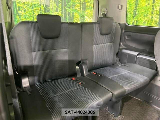 Toyota VOXY 2015-06 336666-9
